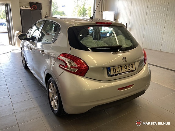 Peugeot 208 4 of 19
