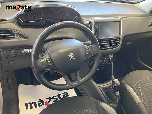 Peugeot 208 12 of 19