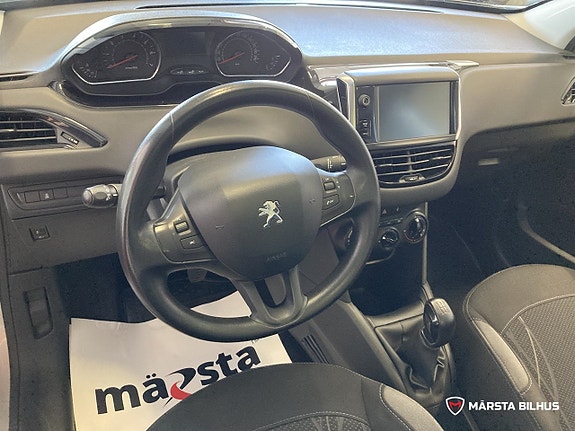 Peugeot 208 12 of 19