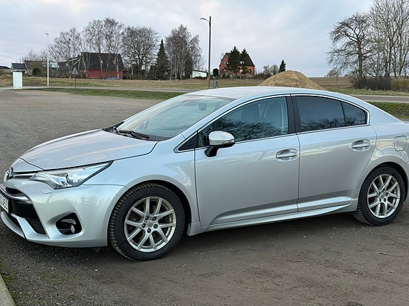 Toyota Avensis 2 of 6