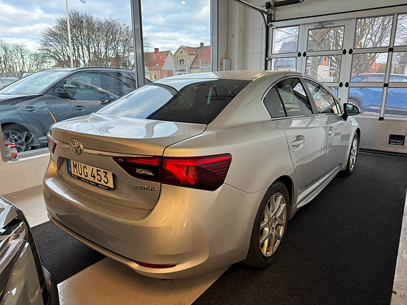 Toyota Avensis 3 of 6