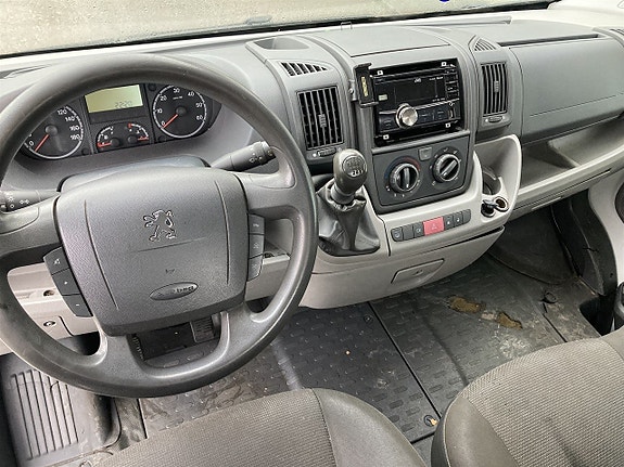 Peugeot Boxer 335 9 of 11