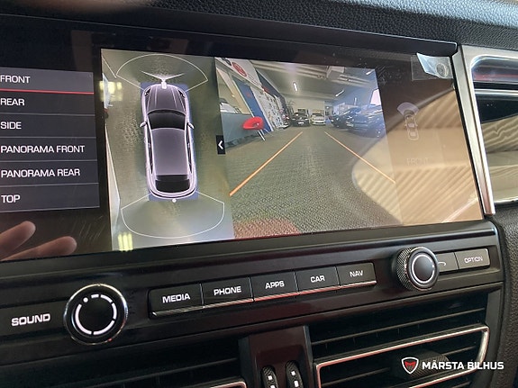 Porsche Macan 18 of 23