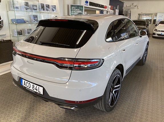 Porsche Macan 3 of 23