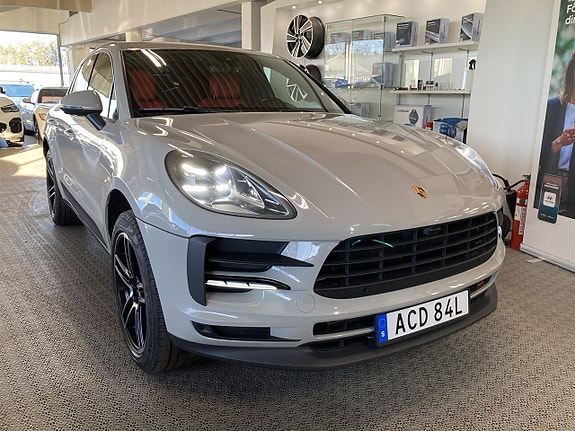 Porsche Macan 2 of 23