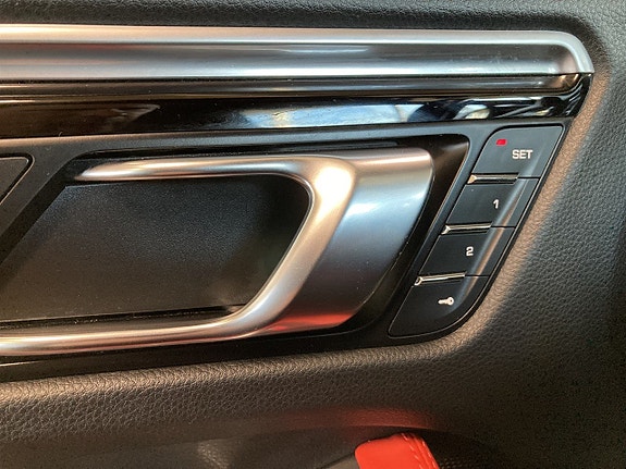 Porsche Macan 19 of 23