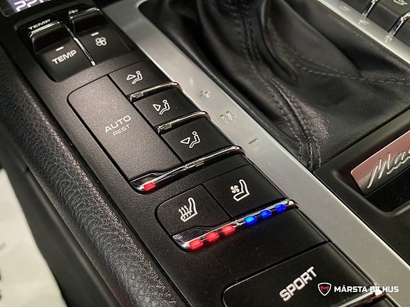 Porsche Macan 21 of 23