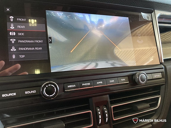 Porsche Macan 17 of 23