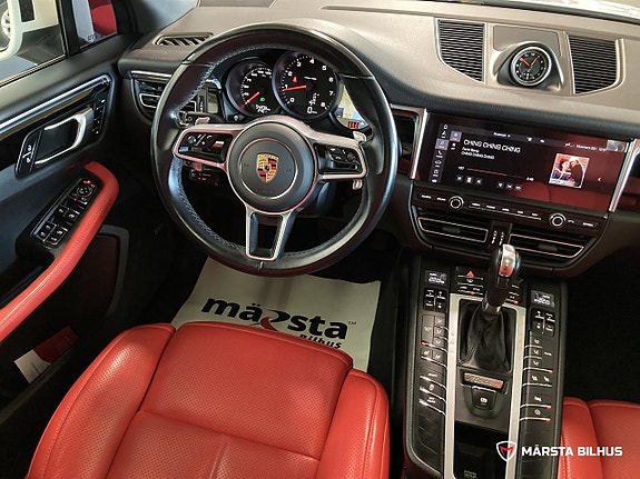 Porsche Macan 15 of 23