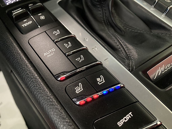 Porsche Macan 21 of 23