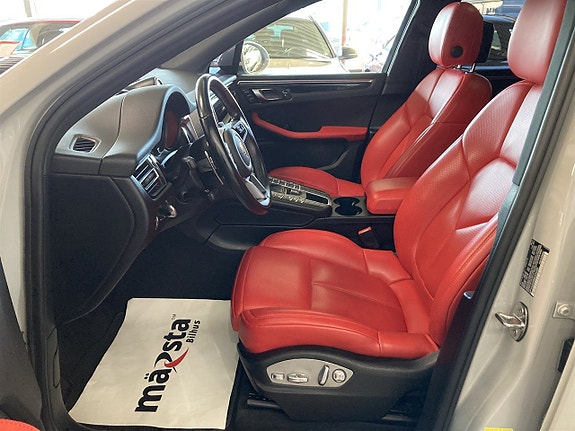 Porsche Macan 8 of 23