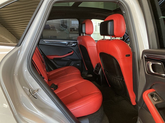 Porsche Macan 9 of 23