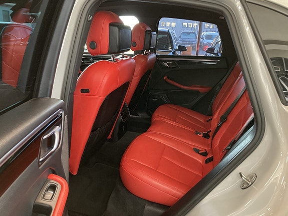 Porsche Macan 10 of 23