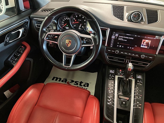 Porsche Macan 15 of 23