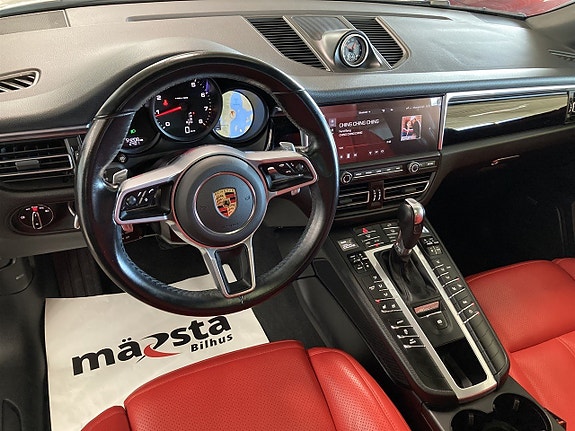 Porsche Macan 13 of 23