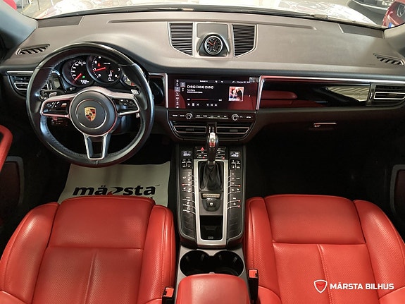Porsche Macan 14 of 23