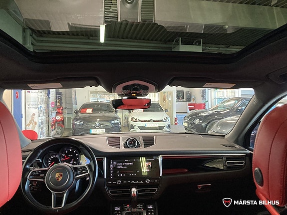 Porsche Macan 16 of 23