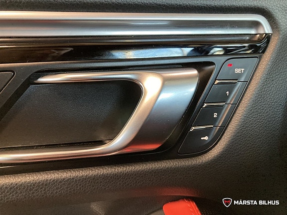 Porsche Macan 19 of 23