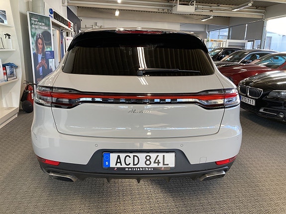Porsche Macan 6 of 23