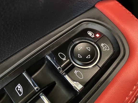 Porsche Macan 23 of 23