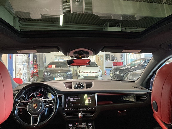 Porsche Macan 16 of 23