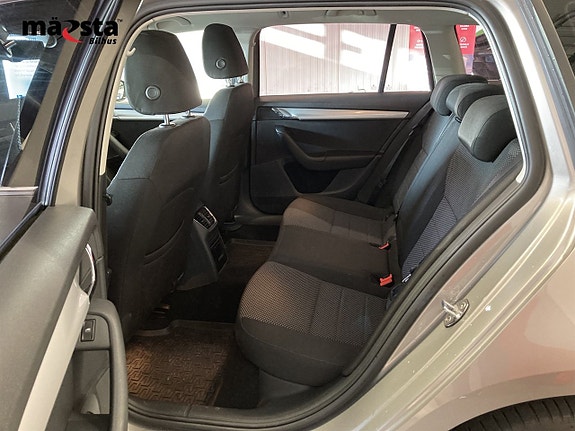 Skoda Octavia 11 of 17