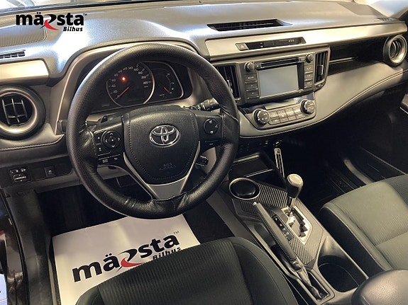 Toyota RAV4 12 of 18