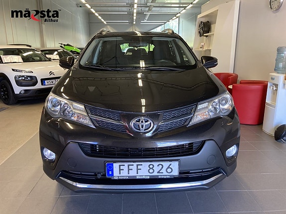 Toyota RAV4 6 of 18