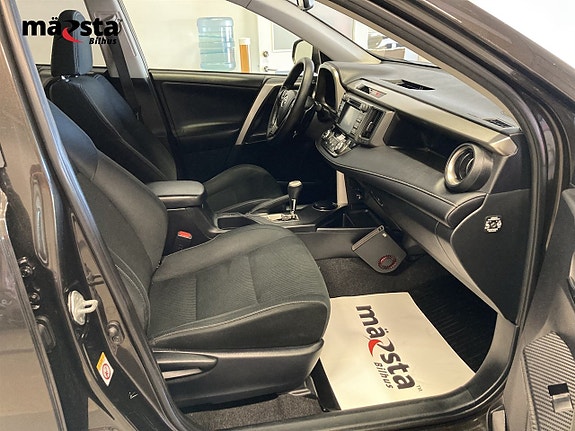 Toyota RAV4 8 of 18