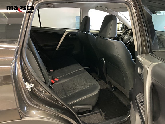 Toyota RAV4 10 of 18
