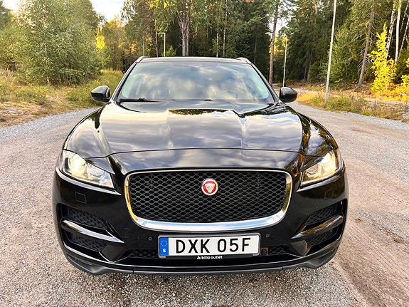 Jaguar F-PACE 2 of 22