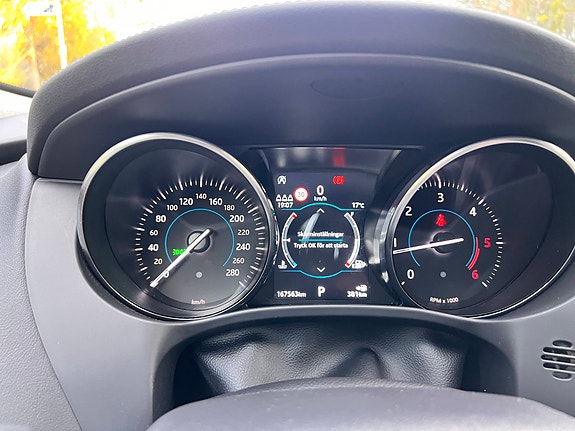 Jaguar F-PACE 12 of 22