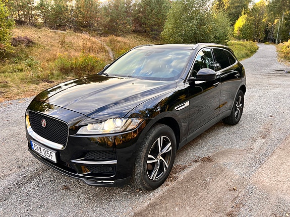 Jaguar F-PACE 3 of 22