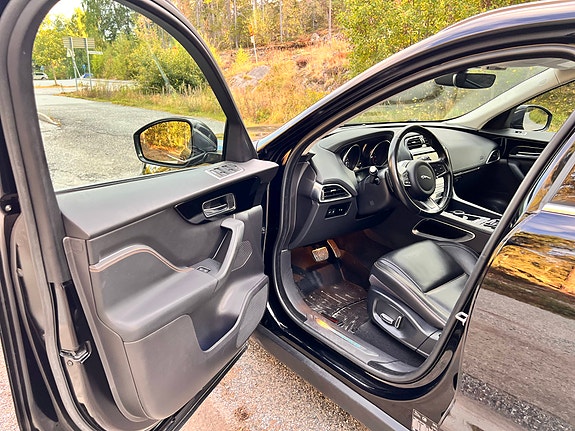 Jaguar F-PACE 10 of 22