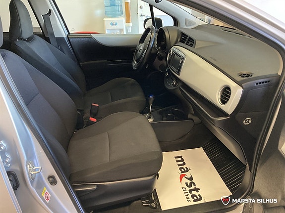 Toyota Yaris 8 of 16