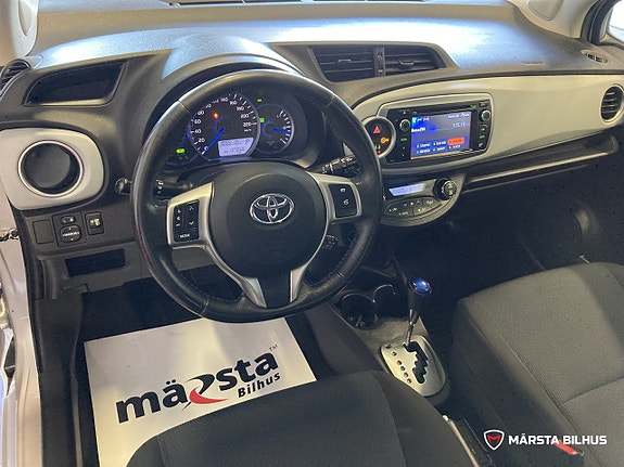 Toyota Yaris 13 of 16