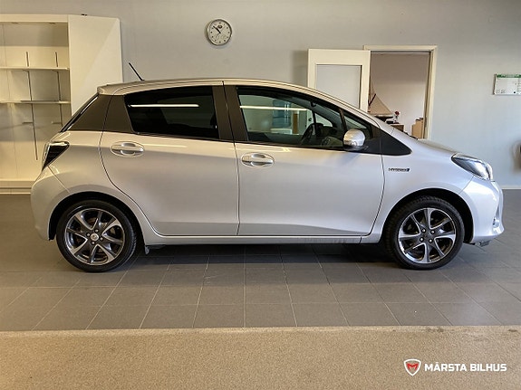 Toyota Yaris 5 of 16