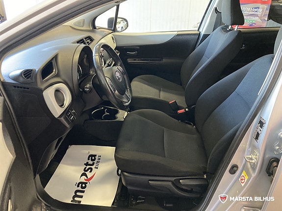 Toyota Yaris 9 of 16