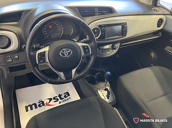 Toyota Yaris 12 of 16