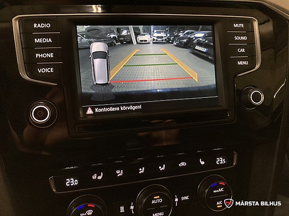 Volkswagen Passat 16 of 22