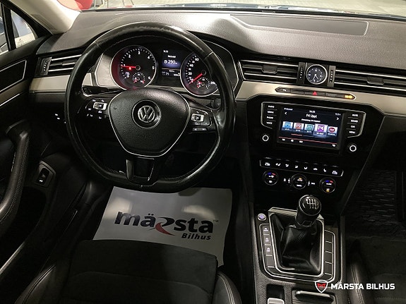 Volkswagen Passat 14 of 22