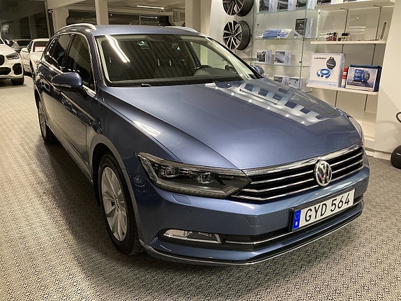 Volkswagen Passat 2 of 22