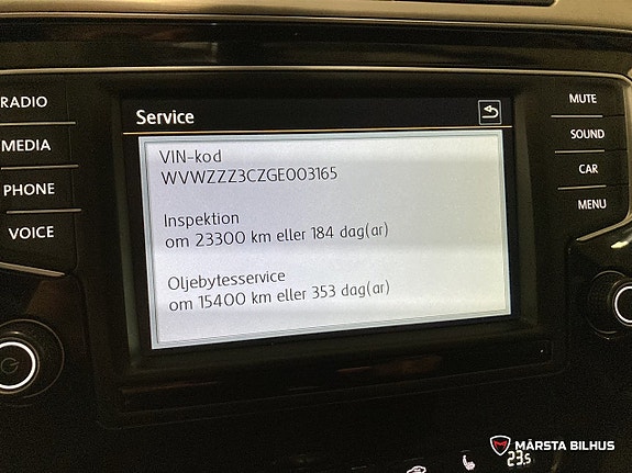 Volkswagen Passat 19 of 22