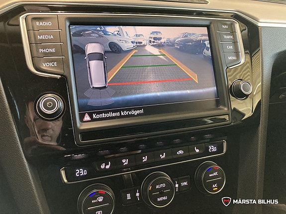 Volkswagen Passat 18 of 20