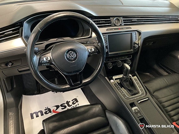 Volkswagen Passat 13 of 20
