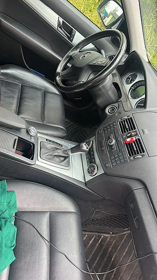 Mercedes-Benz C280 3 of 3