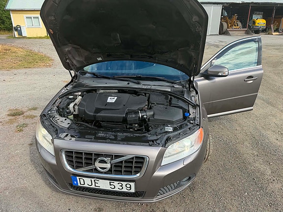 Volvo V70 7 of 7