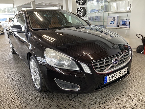 Volvo S60 2 of 17