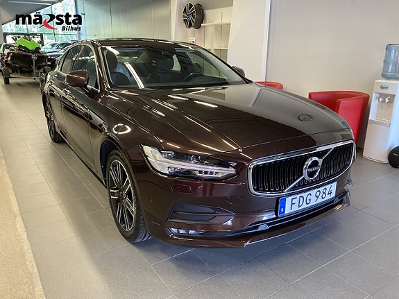 Volvo S90 2 of 17