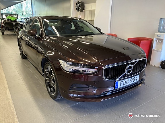 Volvo S90 2 of 17